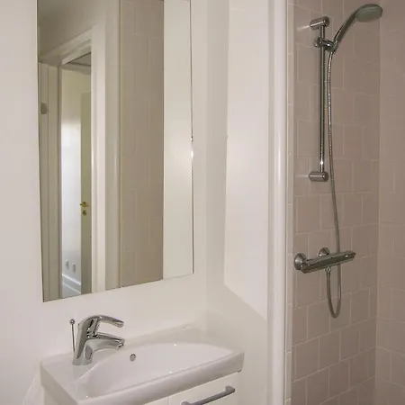3 Bedroom Stunning In Apartment *