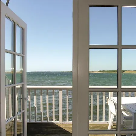 Three-bedroom In Appartement